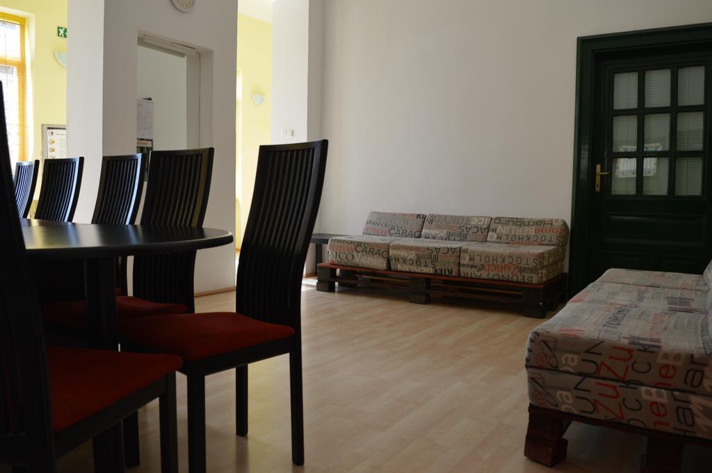 Hostel 66 Сегед Экстерьер фото