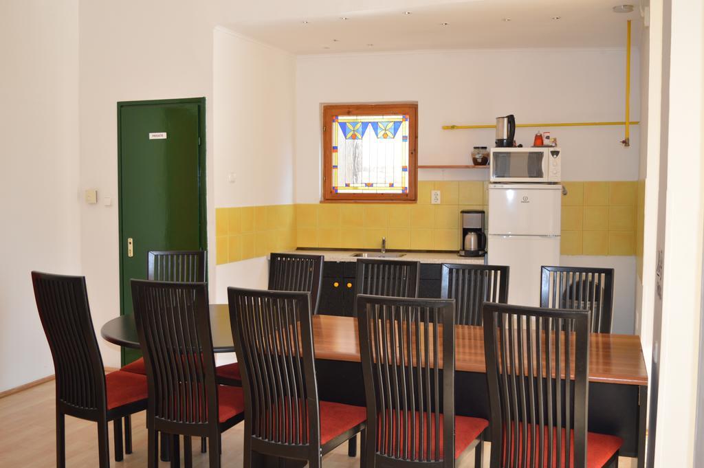 Hostel 66 Сегед Экстерьер фото